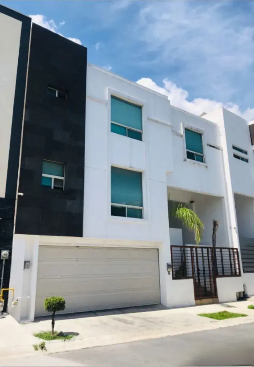 Casa en Venta en Cumbres 6to Sector D