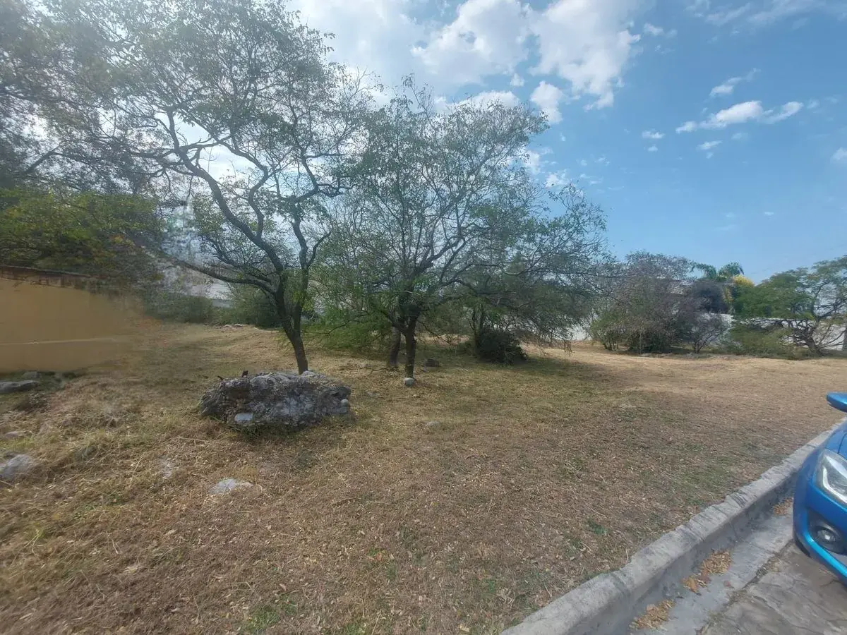 VENTA DE TERRENO EN PORTAL DEL HUAJUCO