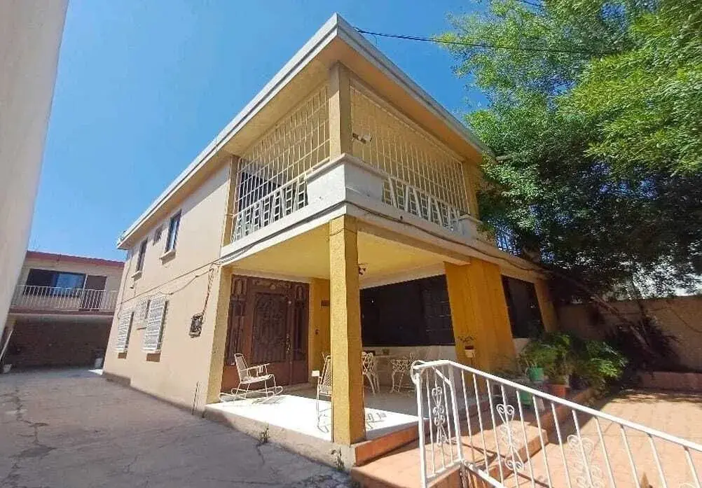 CASA EN VENTA  EN FRACCIONAMIENTO CENTRO AL SUR DE MONTERREY