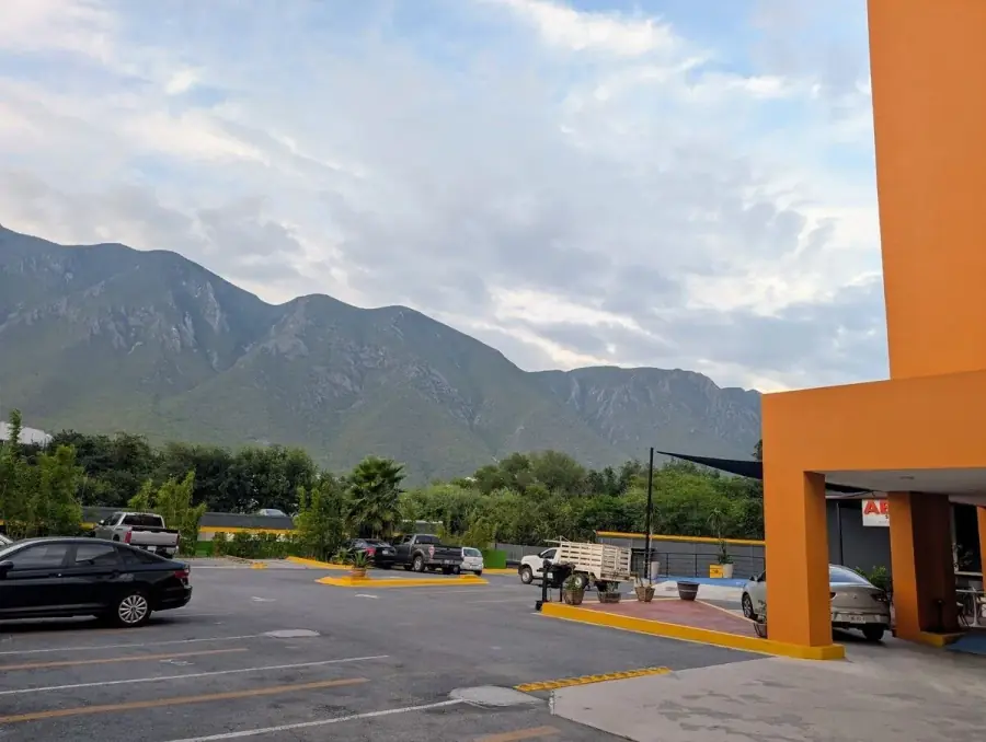 Fotografía 2 de Oficina en RENTA– Valle Alto, Carretera Nacional
