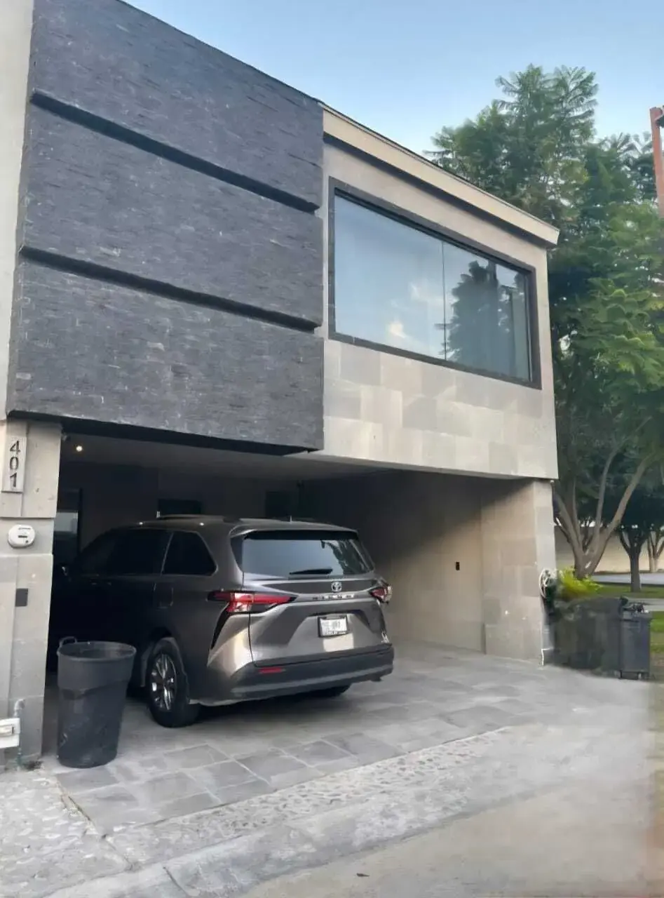 Casa en Venta en Las Lomas, Garcia, N.L.
