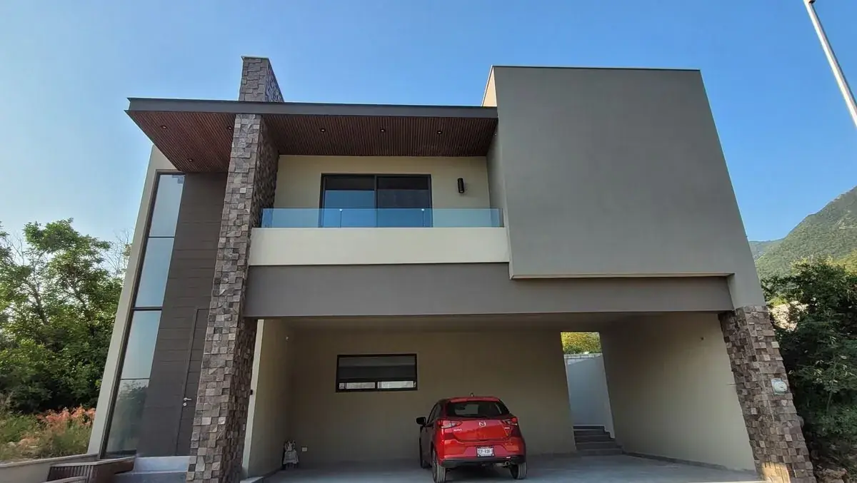 HERMOSA CASA VENTA CARRETERA NACIONAL