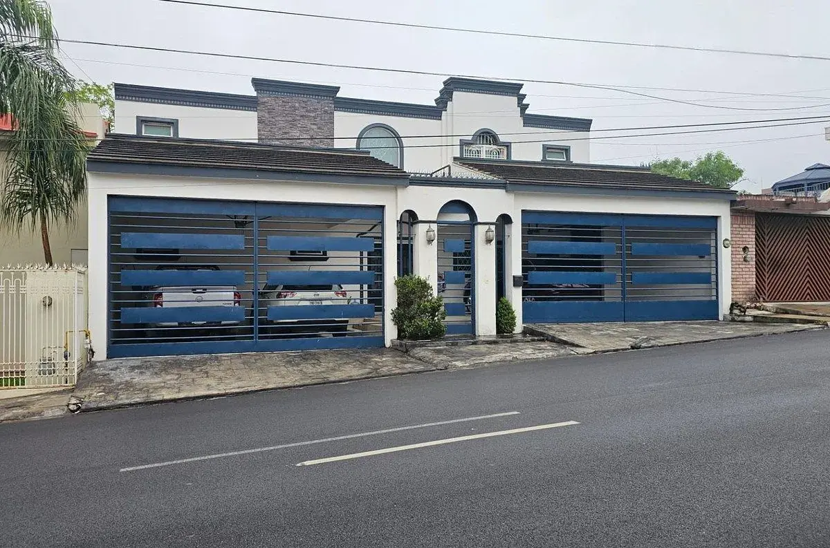 CASA EN VENTA EN CUMBRES 3ER SECTOR, MONTERREY