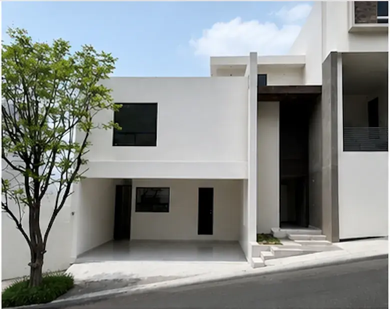 EN venta residencia de tres niveles en Valle Ponientee