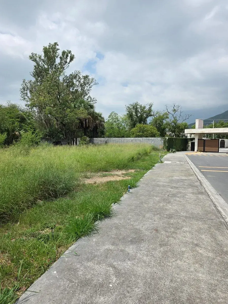 Fotografía 11 de Terreno en venta Fraccionamiento Las Esmeraldas, Monterrey N.L.