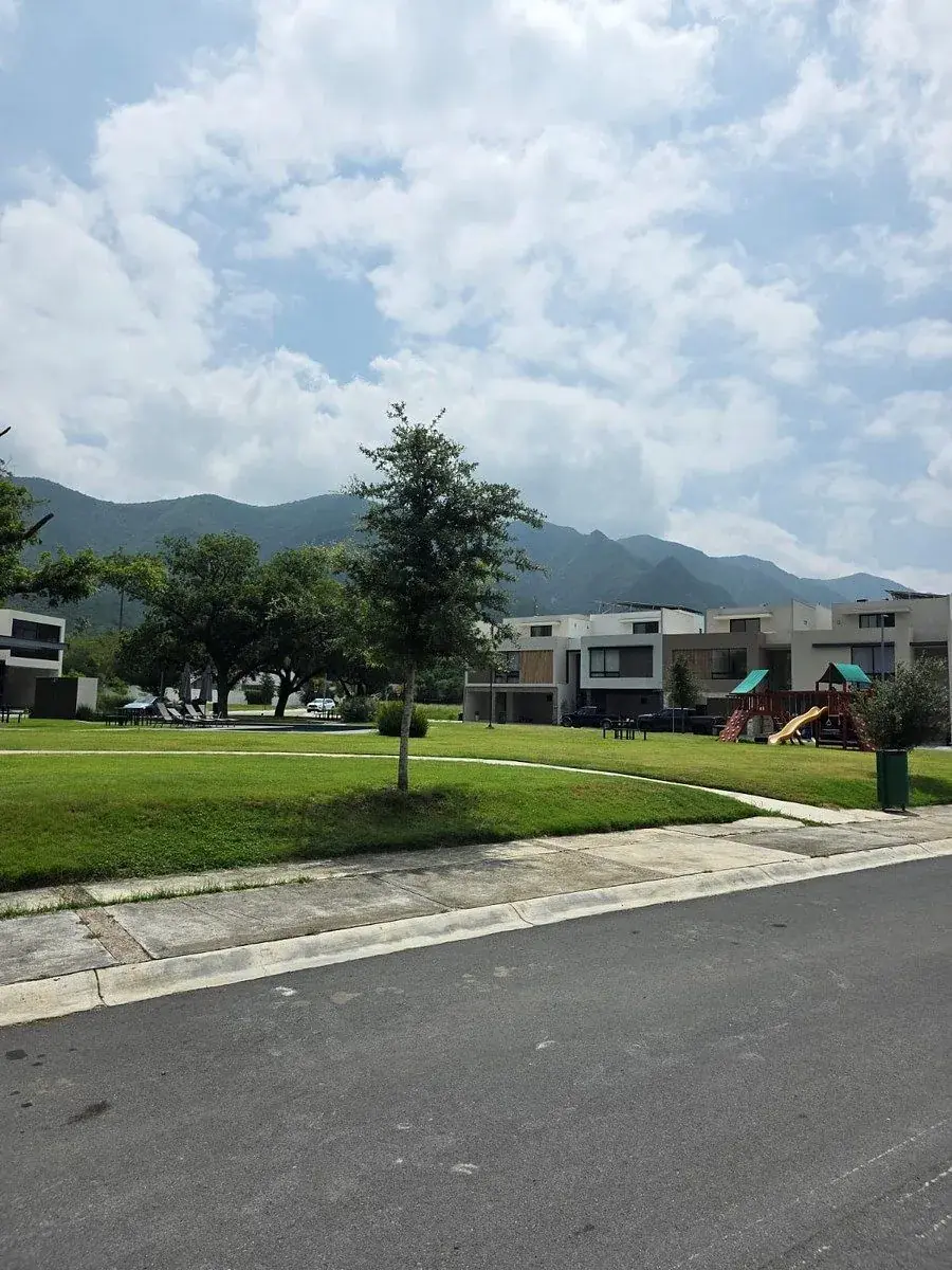 Fotografía 10 de Terreno en venta Fraccionamiento Las Esmeraldas, Monterrey N.L.