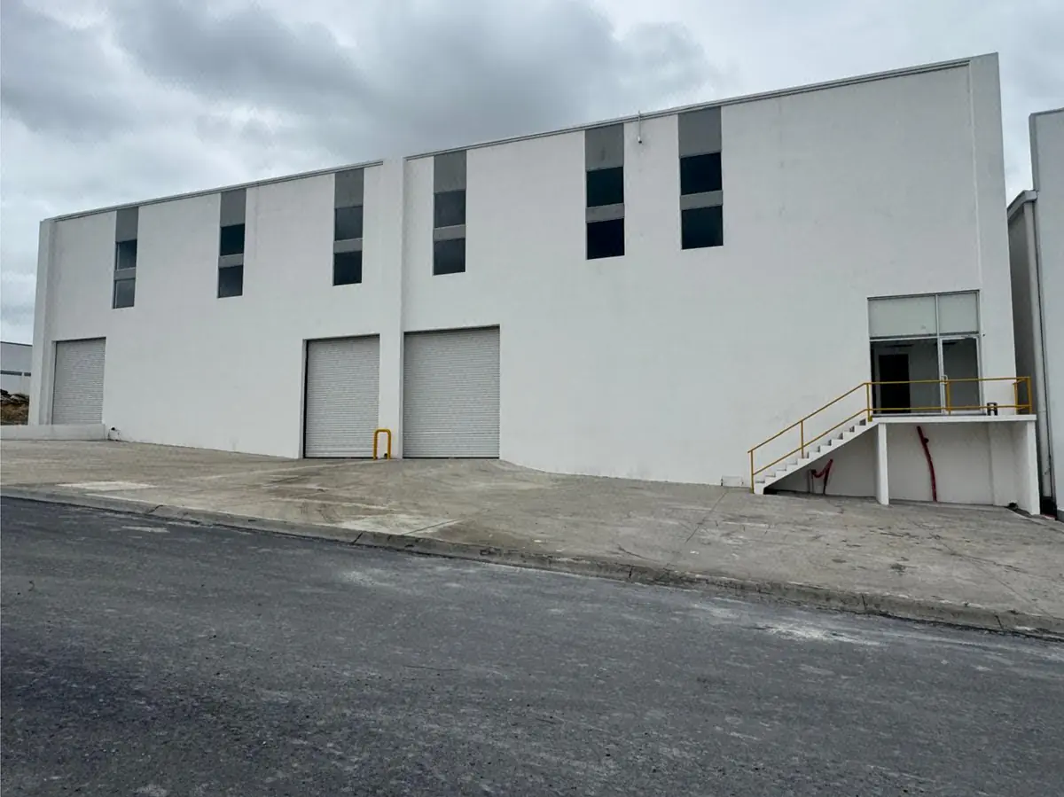 En venta bodega 1,600 m2 nueva Parque Ekkos
