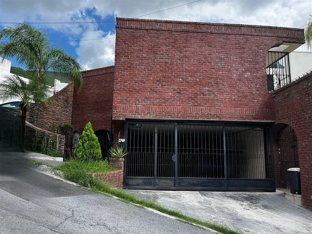 RESIDENCIA EN VENTA EN CONTRY LA SILLA 5TO SECTOR